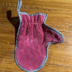 Norwex Dusting Mitt LE Pomegranate NWOT